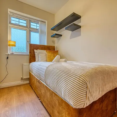Casa vacanze Xclusive Living Close To Nec, Free Wifi, Netflix, Parking, Sleeps 5, 3 Bedroom House, Ideal For Families, Contractors & Corporates Near Nec & Airport On Dove Close