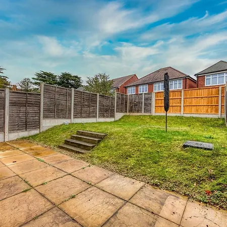 Casa vacanze Xclusive Living Close To Nec, Free Wifi, Netflix, Parking, Sleeps 5, 3 Bedroom House, Ideal For Families, Contractors & Corporates Near Nec & Airport On Dove Close