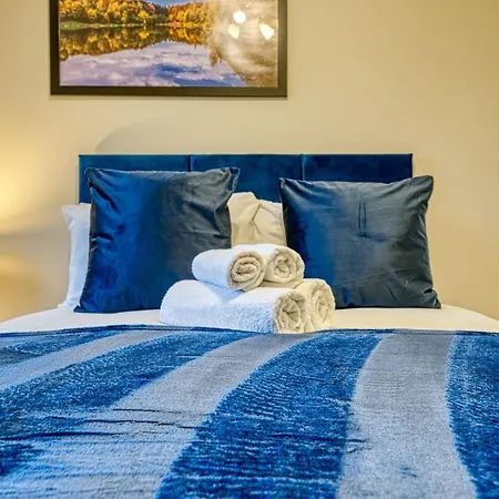Casa vacanze Xclusive Living Close To Nec, Free Wifi, Netflix, Parking, Sleeps 5, 3 Bedroom House, Ideal For Families, Contractors & Corporates Near Nec & Airport On Dove Close