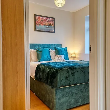 Xclusive Living Close To Nec, Free Wifi, Netflix, Parking, Sleeps 5, 3 Bedroom House, Ideal For Families, Contractors & Corporates Near Nec & Airport On Dove Close Casa vacanze