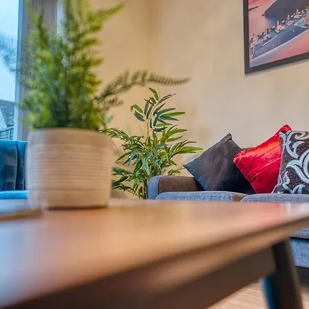 Casa vacanze Xclusive Living Close To Nec, Free Wifi, Netflix, Parking, Sleeps 5, 3 Bedroom House, Ideal For Families, Contractors & Corporates Near Nec & Airport On Dove Close *